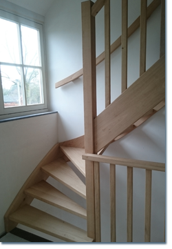 9 Eiken trap naar de zolder